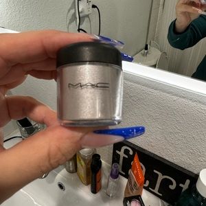 MAC Cosmetics pigment Silver Fog